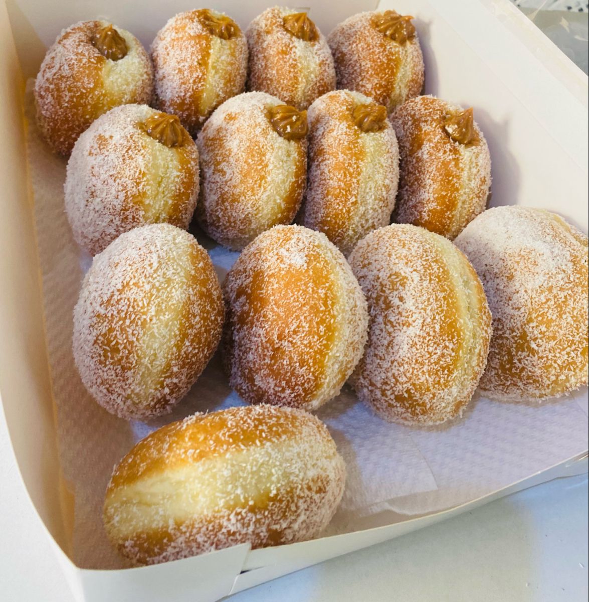 Dúzia de bolas de Berlim recheada